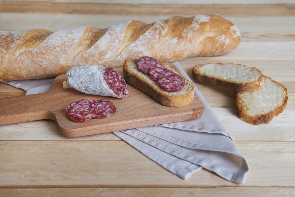 The Italian PDO Cacciatore salami, from its origins to production techniques